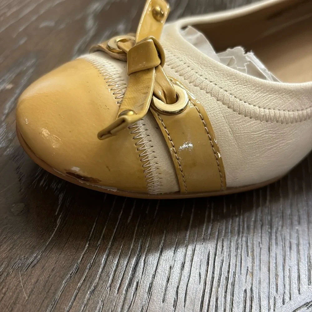 Stuart Weitzman white leather & gold beige low chunk heel pump flat Size 7.5M